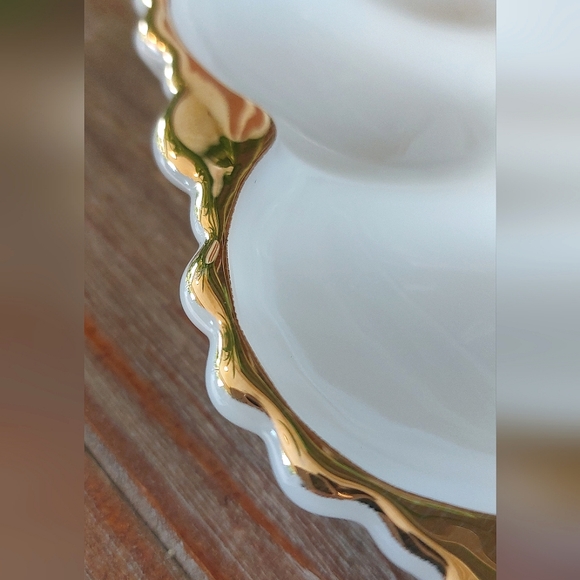 Vintage Anchor Hocking Gold Rimmed Milk Glass Deviled Egg / Oyster Dish 🏆 - Picture 4 of 9